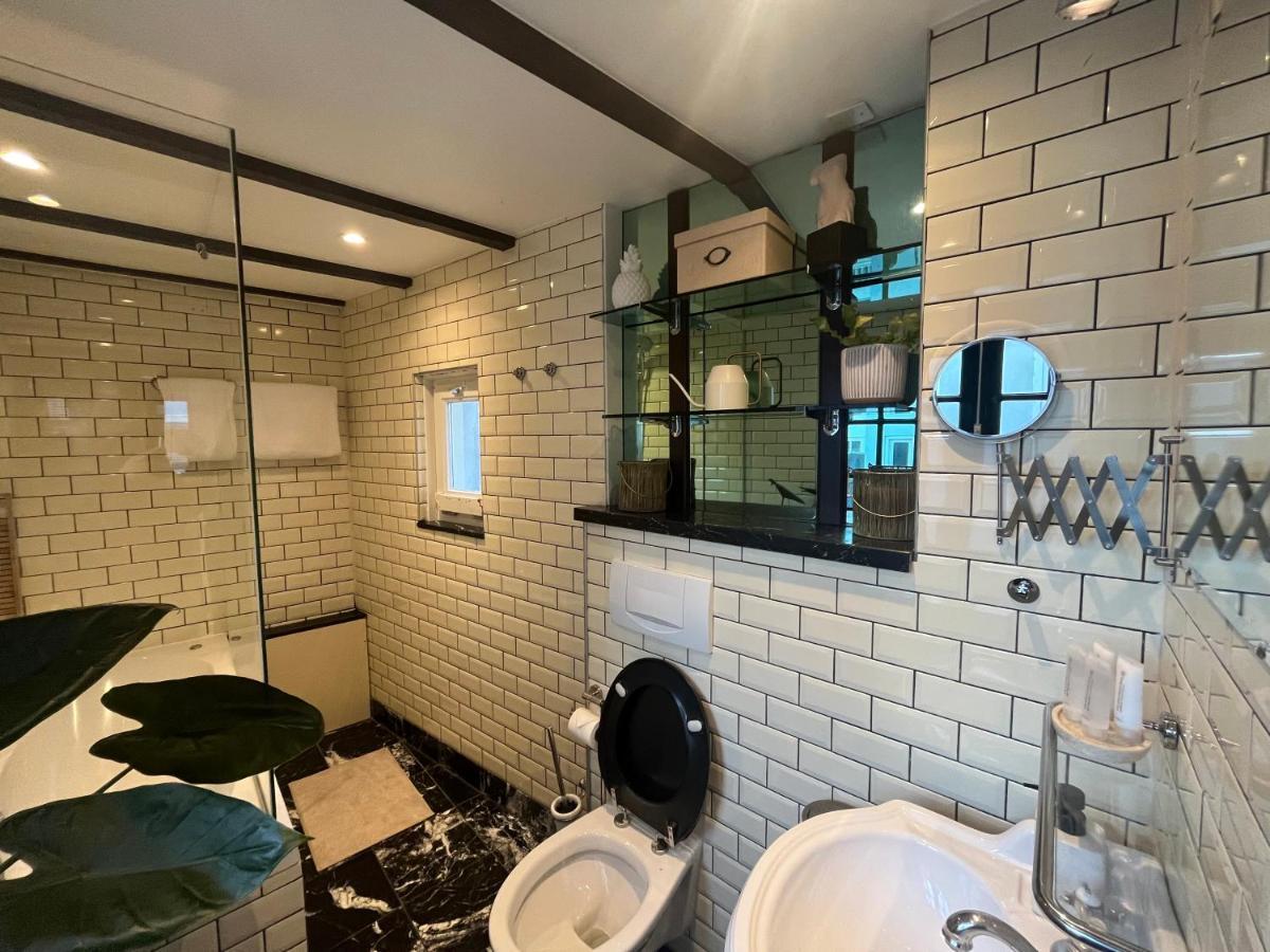 The Enlightened House Luxury Suites Amsterdam Bagian luar foto