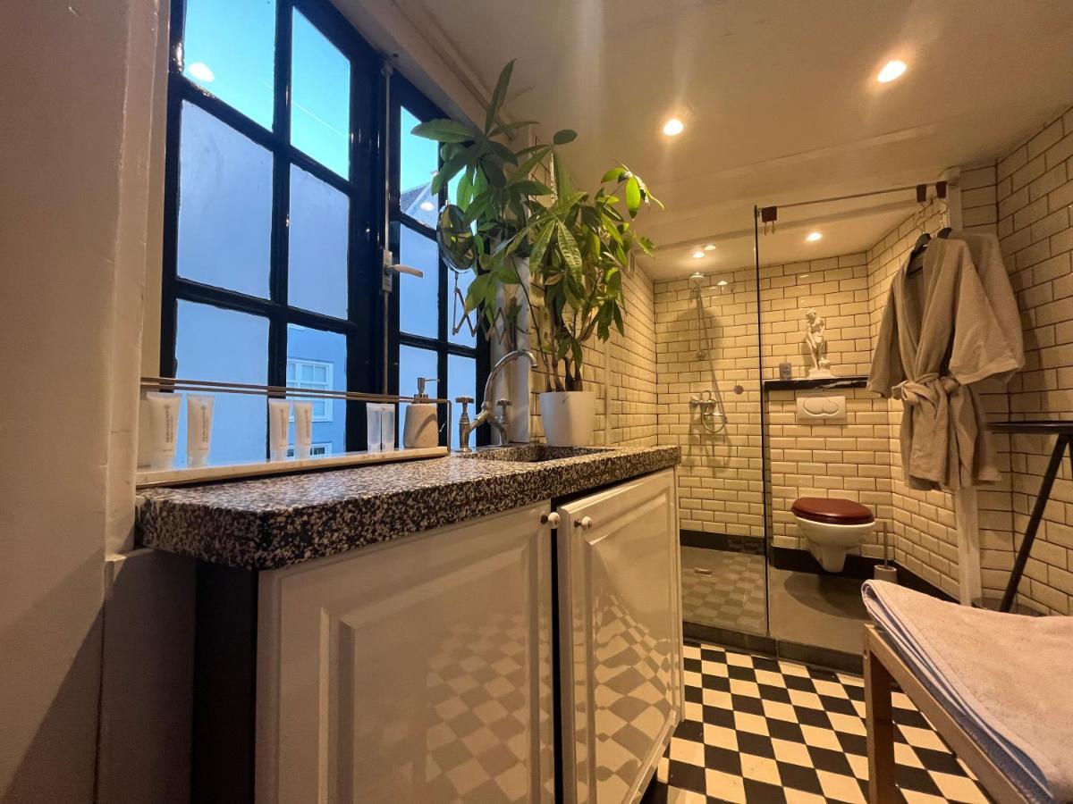 The Enlightened House Luxury Suites Amsterdam Bagian luar foto